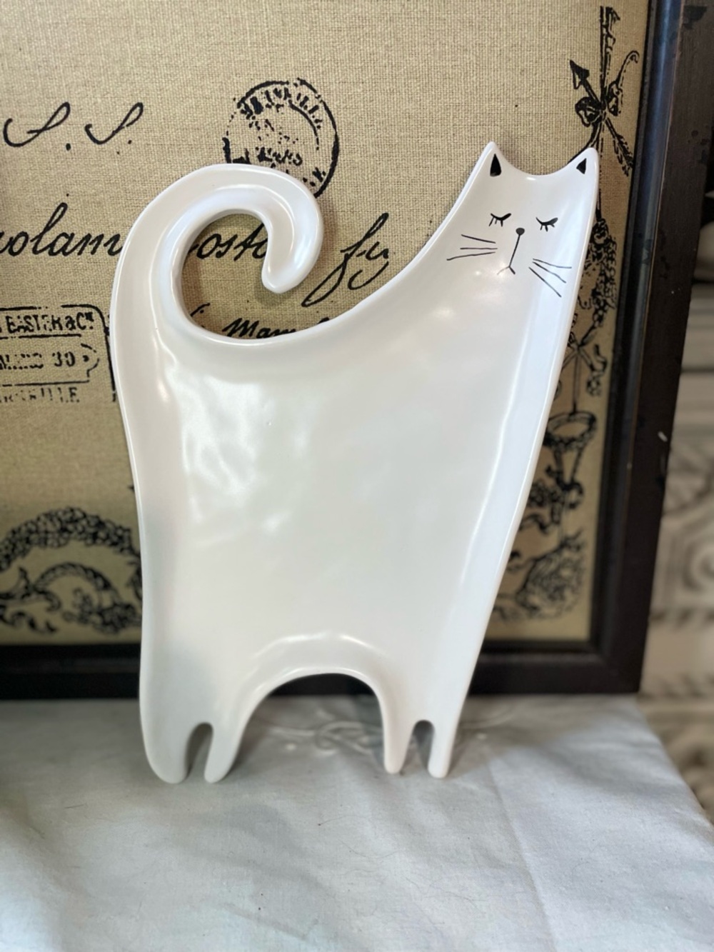 Tabletops Gallery white ceramic cat tray serving plate